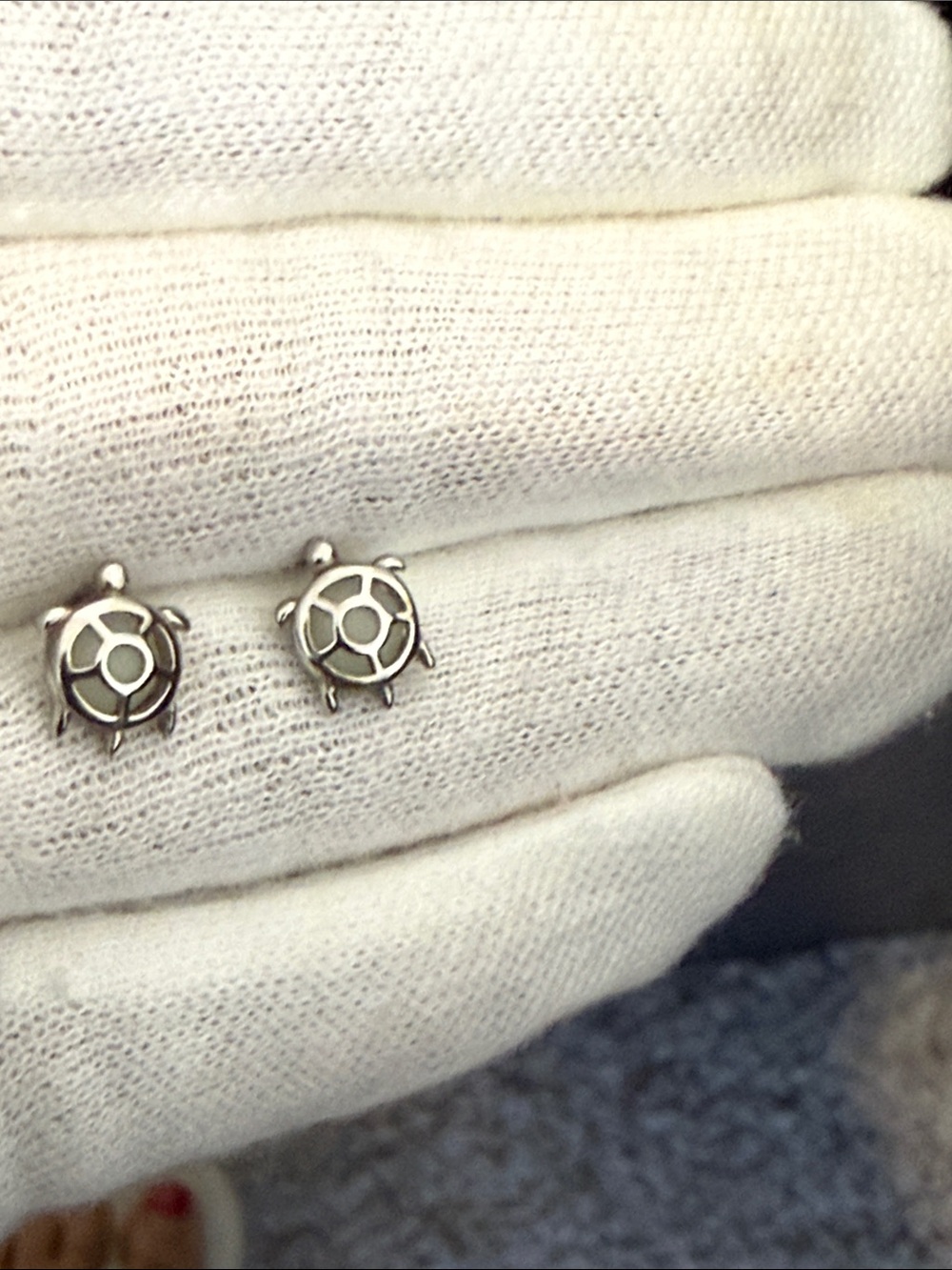 925 Sterling Silver Natural Stone Turtle Cute Stud Earring